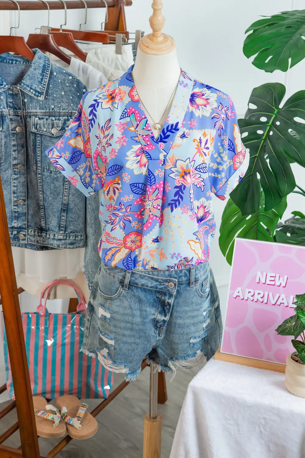 Women's Floral Print V Neck Vacation Style Top