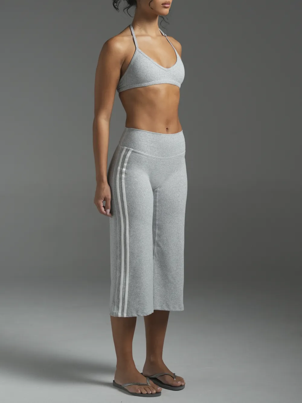 Wide-Leg Striped Scrunch-Detail Sculpting Capri Leggings