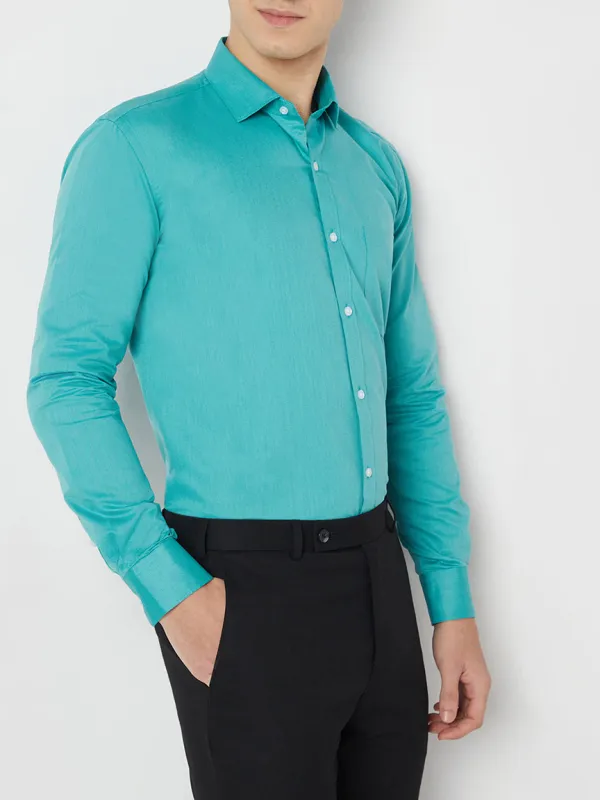Streamlined Slim Fit Men's Formal Shirt