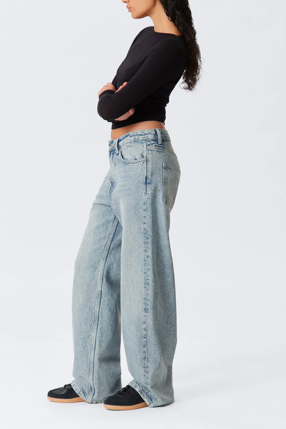 Loose Low Rise Jeans With Pockets