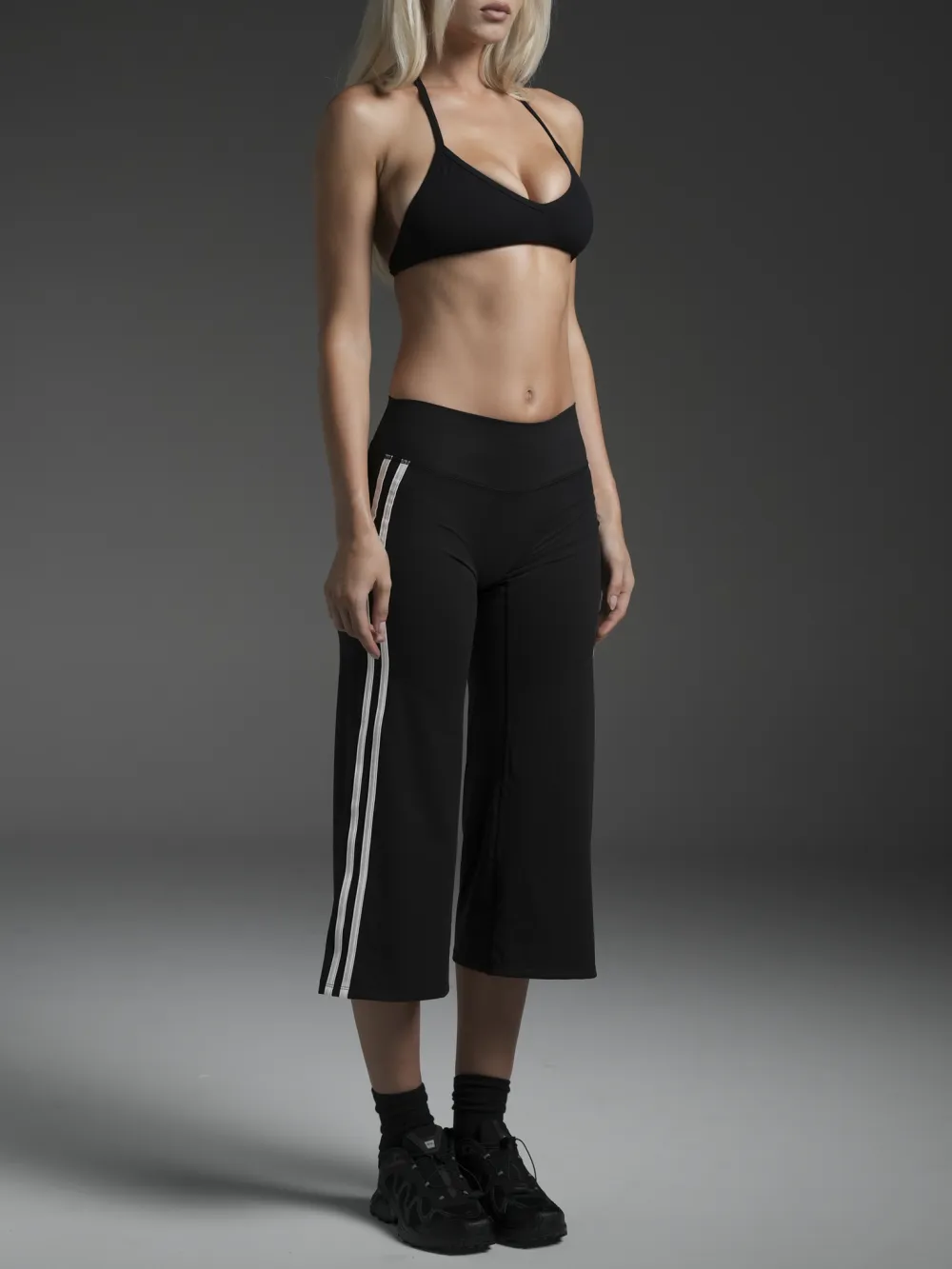Refined Wide-Leg Striped Scrunch-Detail Sculpting Capri Leggings