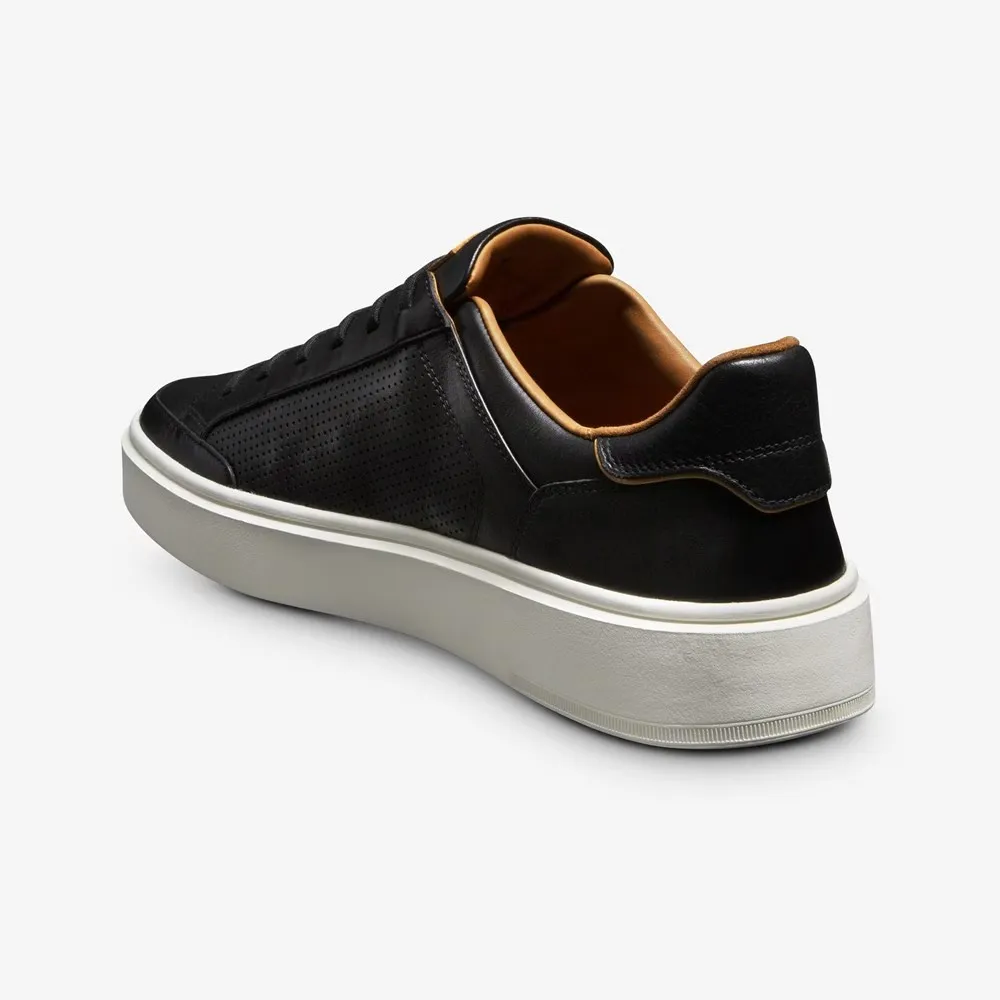 Plain Modern Look Sneaker