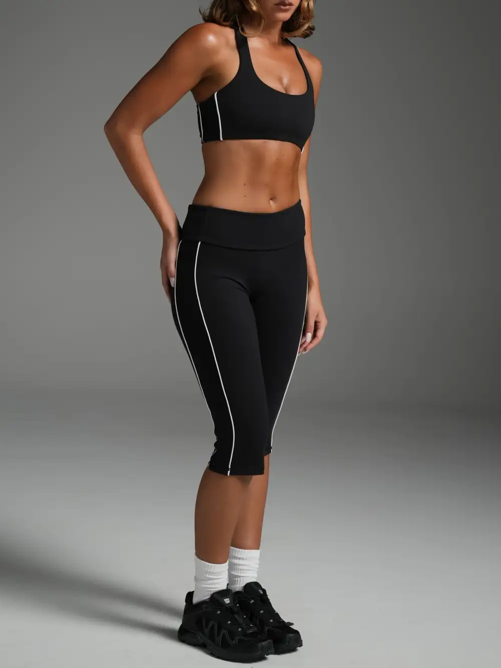 Mid-Waist Piped Foldover-Waist Scrunch-Detail Capri Leggings