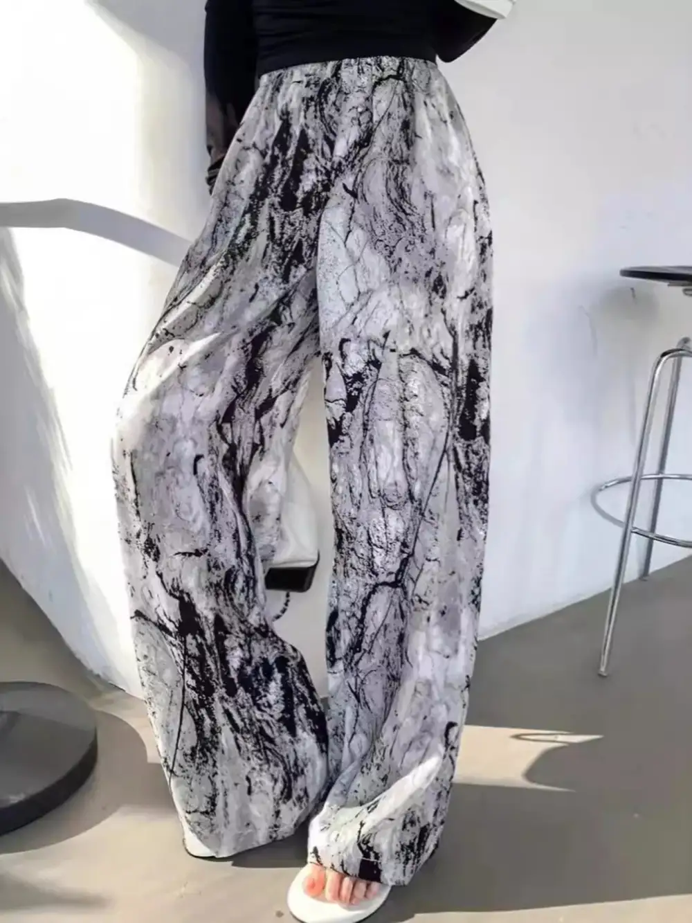 Relaxed Abstract Print Wide Leg Pants
