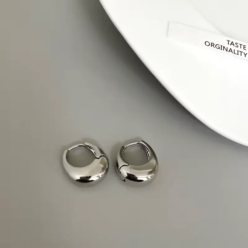 Retro circular ladies' earrings