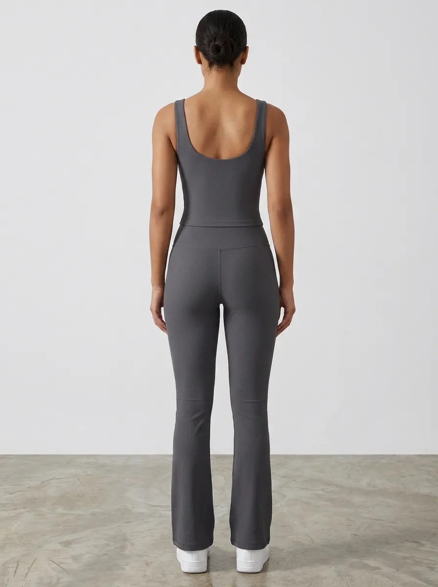 Studio Minimal-Look Women's Tank Top Flare Pants Active Set