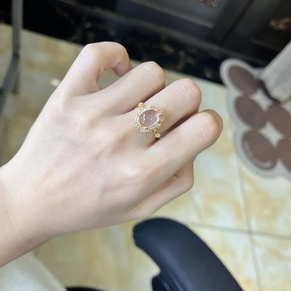 ✨ A little vintage glamour for your everyday look.  The dreamy blush-pink center stone catches the light beautifully, surrounded by sparkling accents and delicate gold-tone details. 💕 Elegant, romantic, and impossible to ignore.