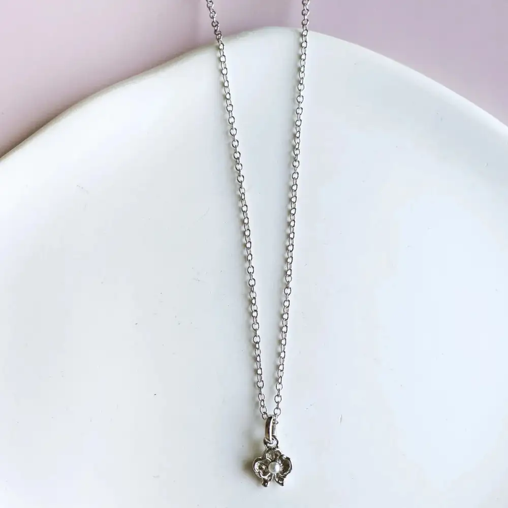 Delicate Chain Floral Mother-Of-Pearl Pendant Necklace