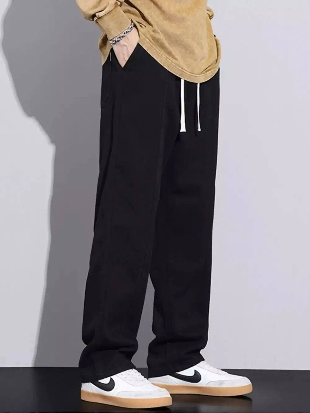 Relaxed Fit Drawstring Jeans