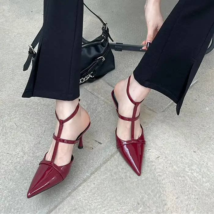 Drama Dealer Pointed Heels