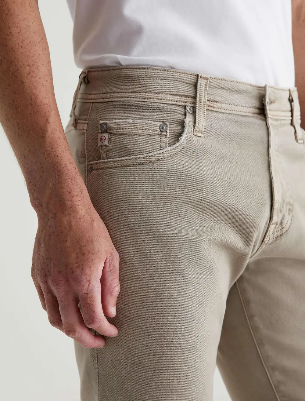 Men's Modern Slim Zip Fly Faded Jeans
