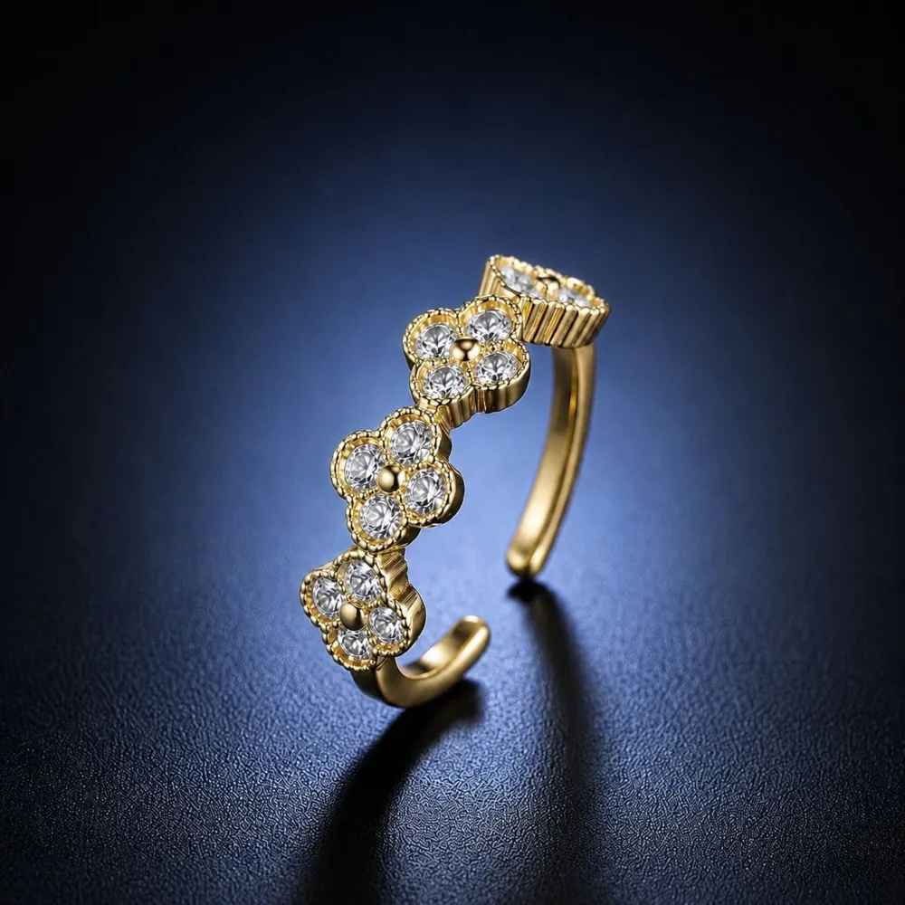 A little sparkle can change the whole look. ✨ Featuring delicate floral details and shimmering crystal petals, this adjustable open ring adds effortless elegance to any outfit.