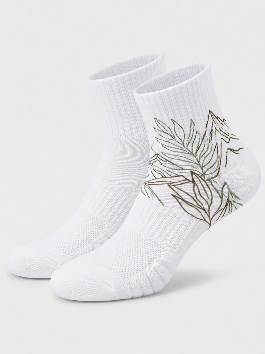 White Mountain Leaf Graphic Athletic Ankle Socks