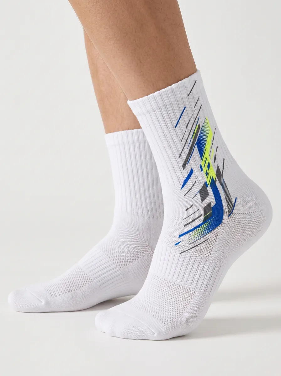White Terrain Geometric Graphic Training Low-Cut Socks