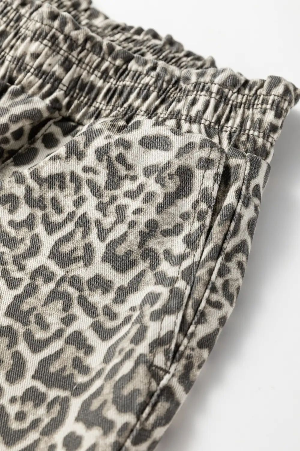 Women's Leopard Print Raw Hem Elastic Waist Loose Pull On Jeans
