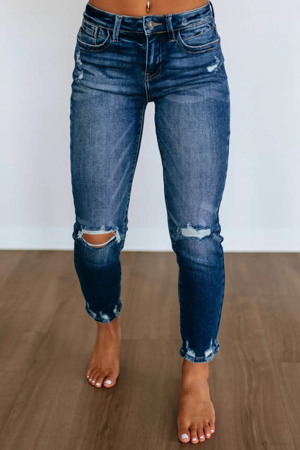 Women's Mid Rise Straight Leg Skinny Fit Jeans