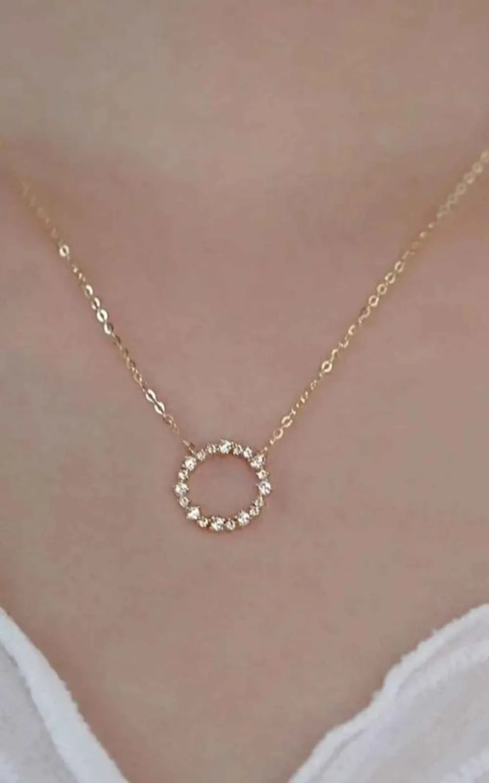 Sparkling Round Necklace