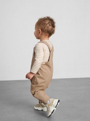 0-18mths | Long Sleeve Bodysuit and Dungarees Newborn Set detail 1