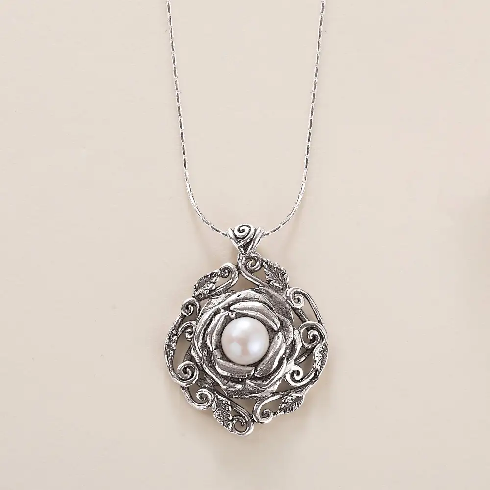 Minimal Pearl Pendant Necklace