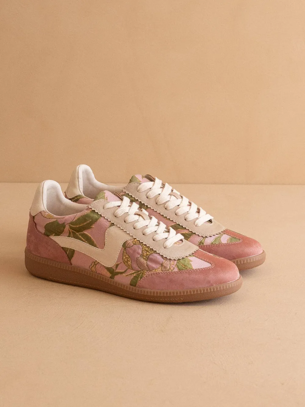 Low Top Easygoing Sneakers