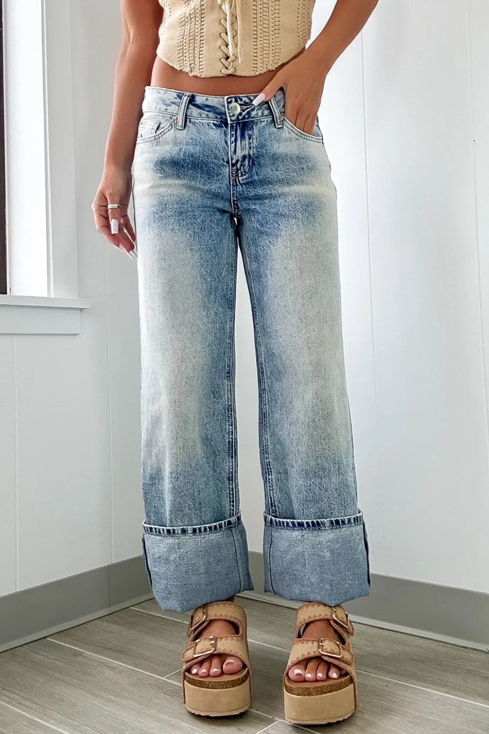 Everyday Wide Leg Pocketed Washed Denim Jeans