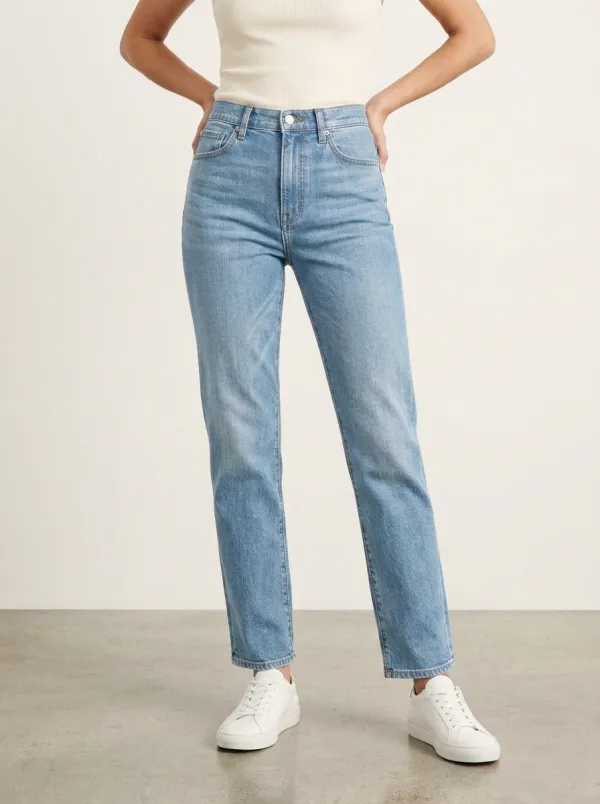 Relaxed Everyday Women's Straight-Leg Jeans
