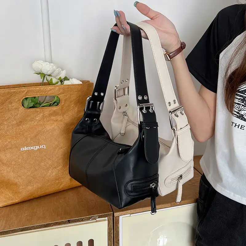 Roomy Slim Baguette Bag