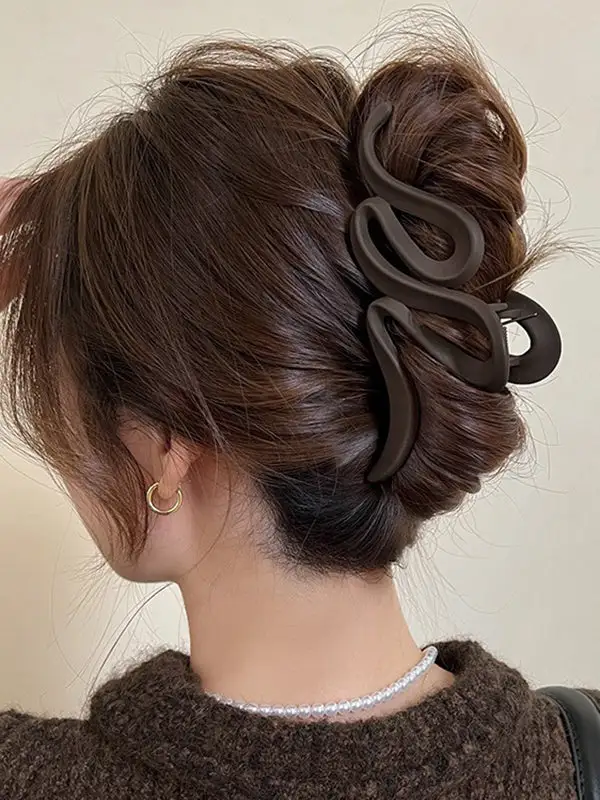 Matte Geometric Claw Clip
