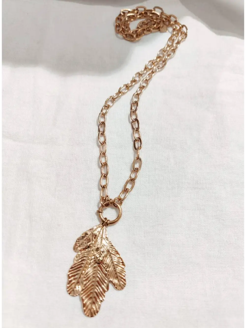 Feather Motif Pendant Necklace