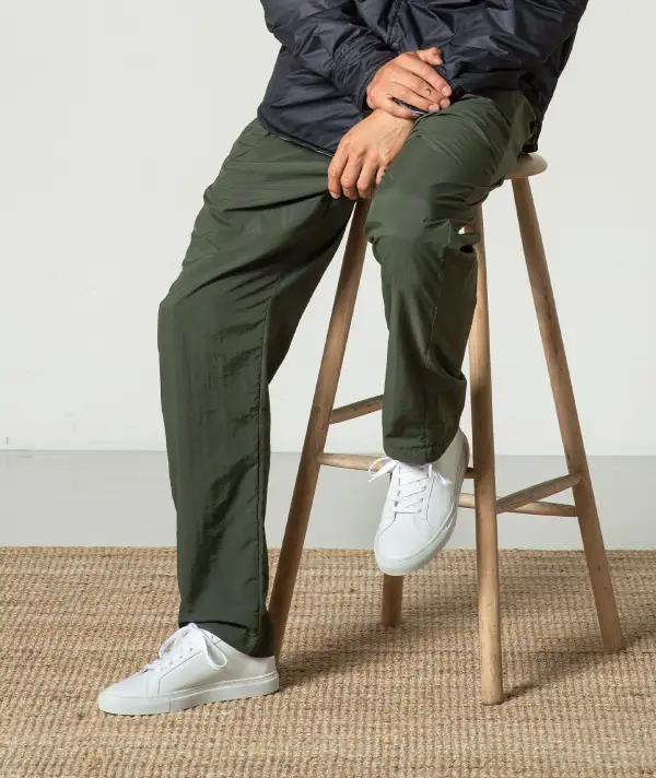 Streamlined Casual Leather Sneakers