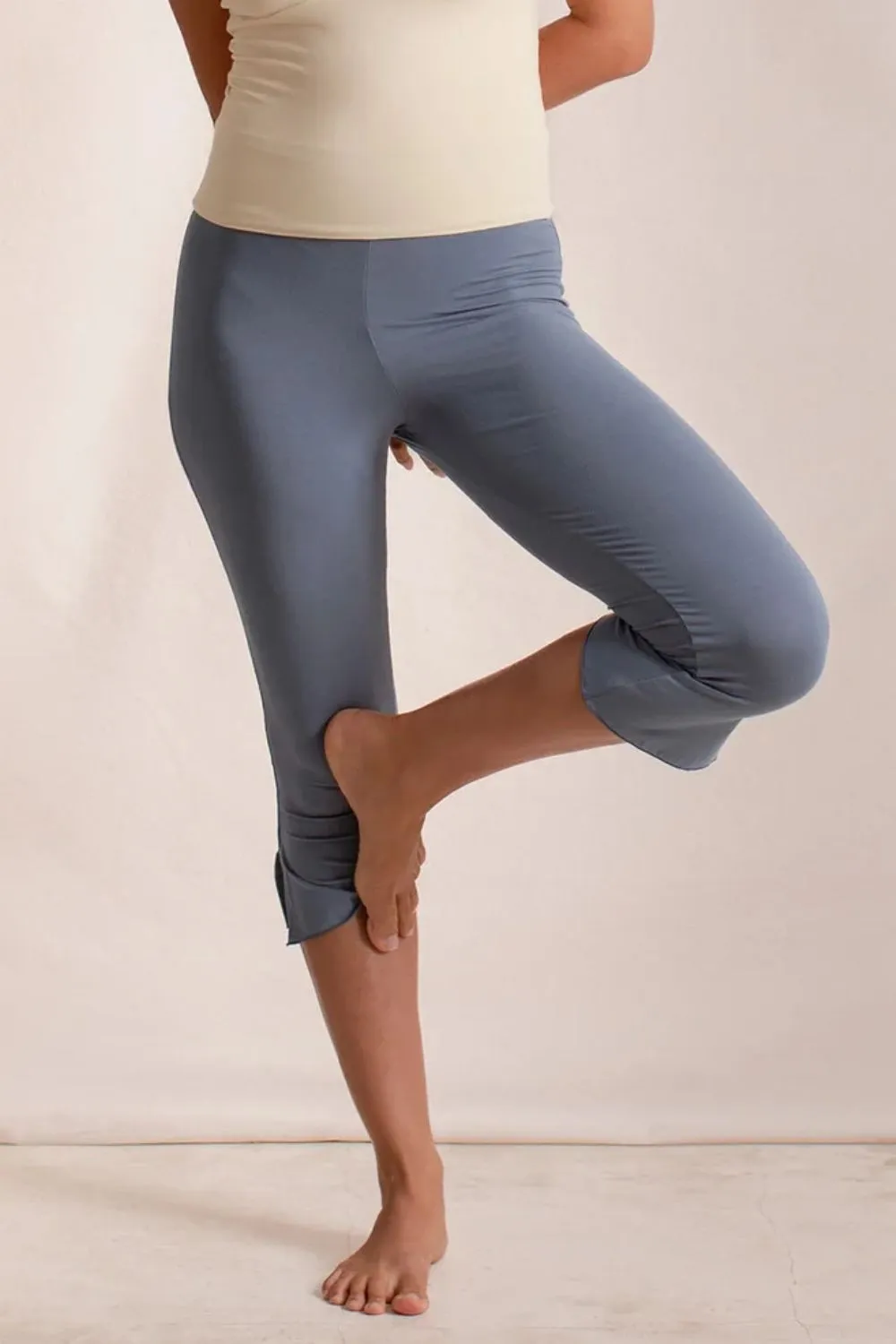 Side Slit Capris Leggings