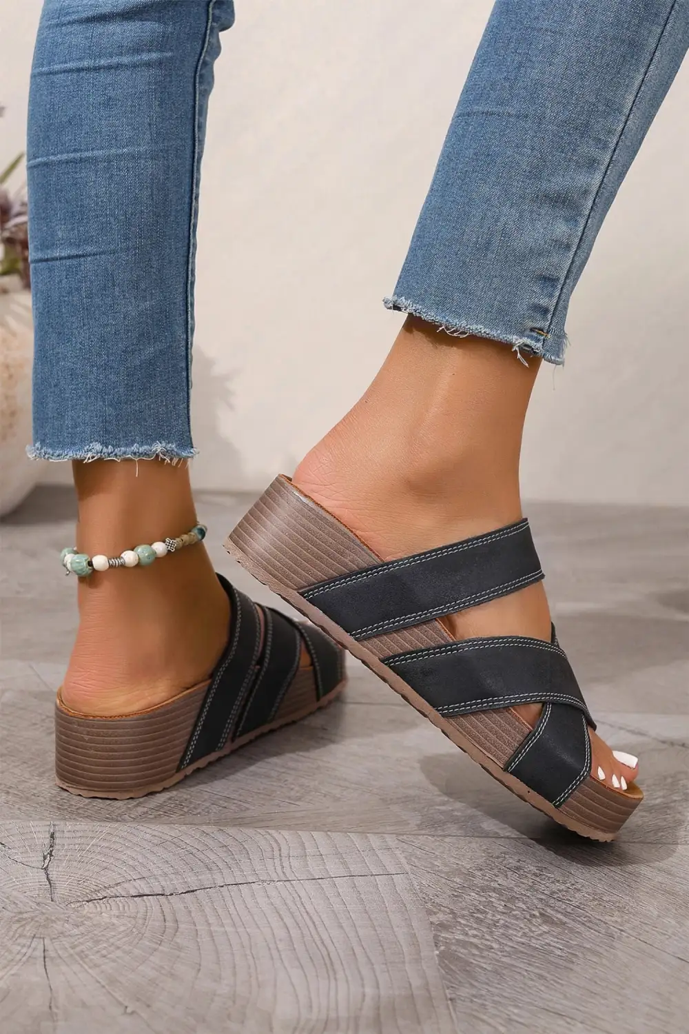 Contemporary Contrast Stitch Crossband Platform Sandals