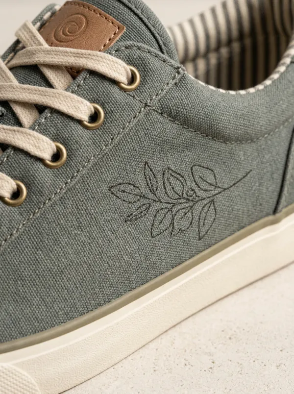 Modern Leaf Graphic Winter Look Men's Canvas Shoes