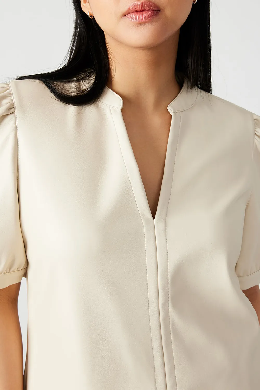 V-NECK TOP BLACK