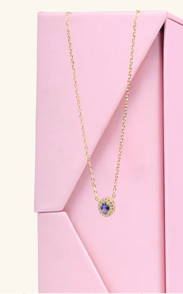 Refined Silhouette Necklace