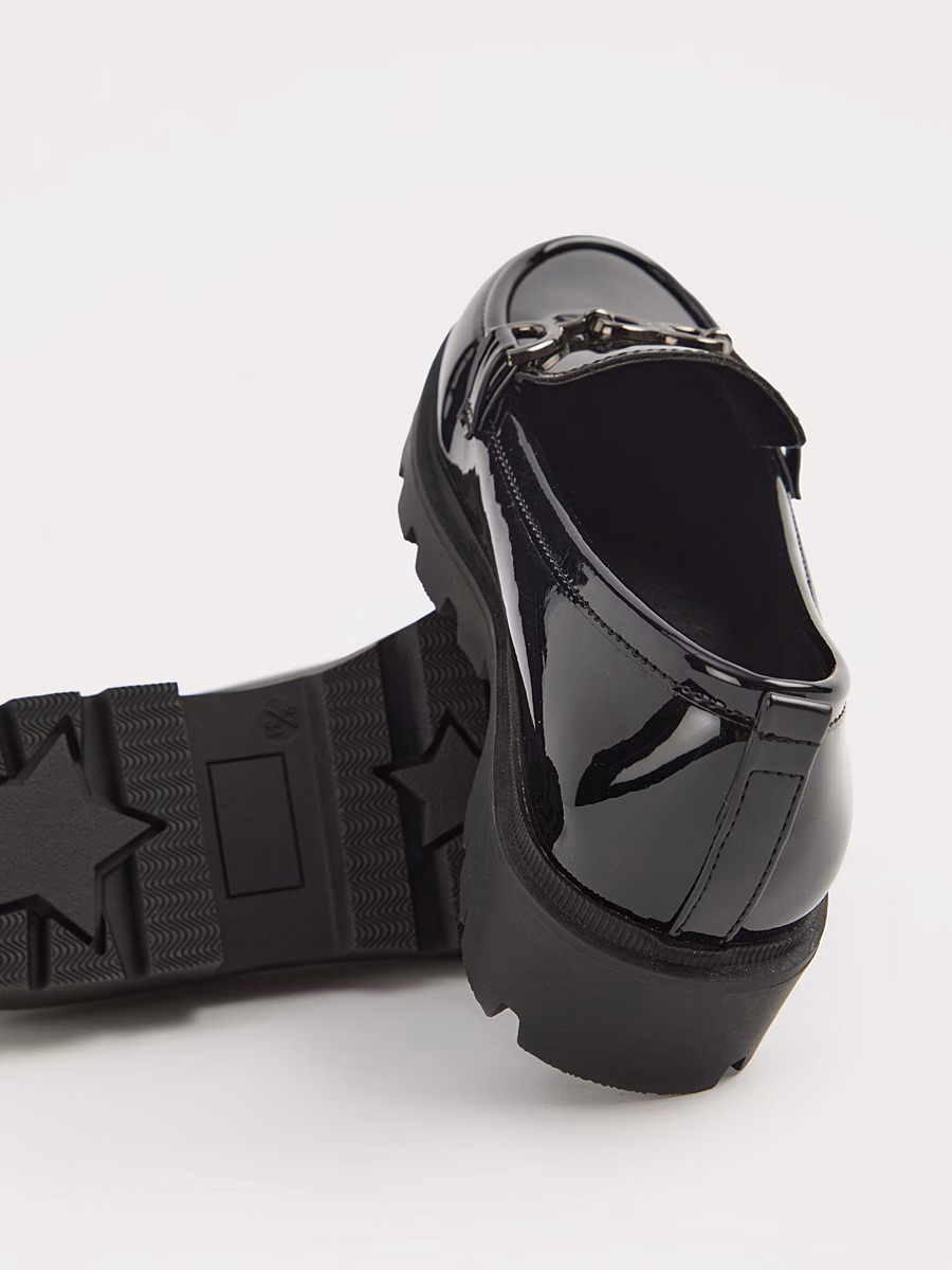 Black Heart Chain Loafers detail 1
