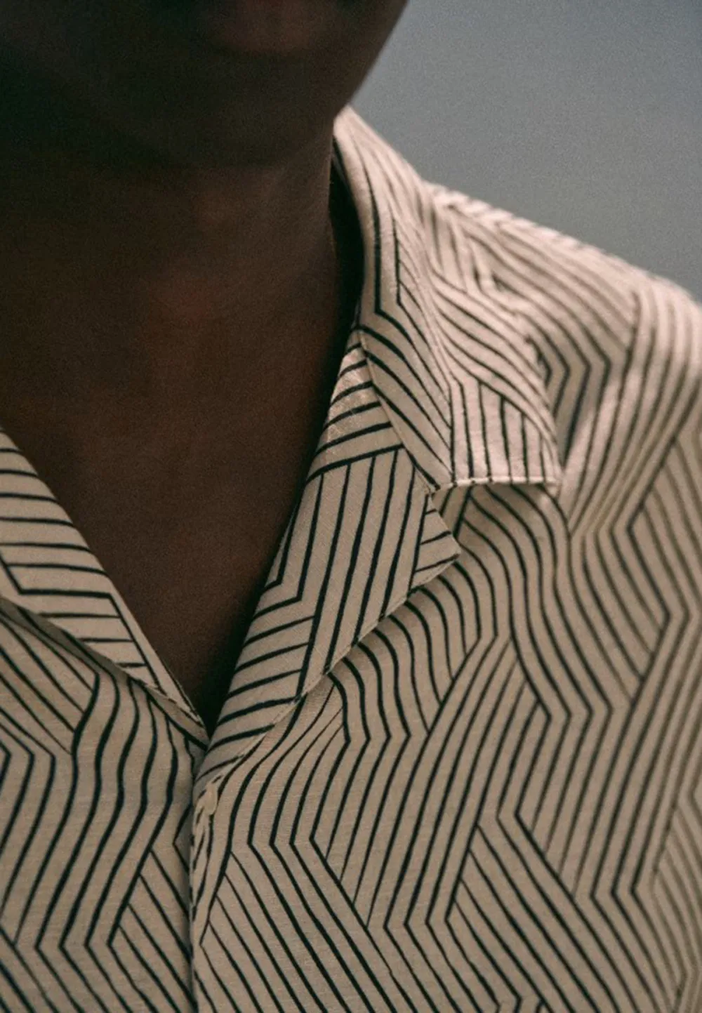 Gray Geometric Stripe Print Short Sleeve Shirt