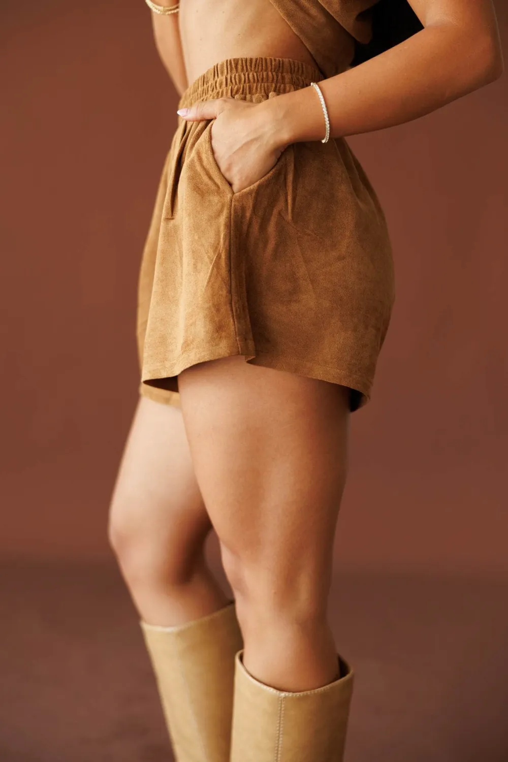 Suede Elastic Waist Pocket Casual Shorts