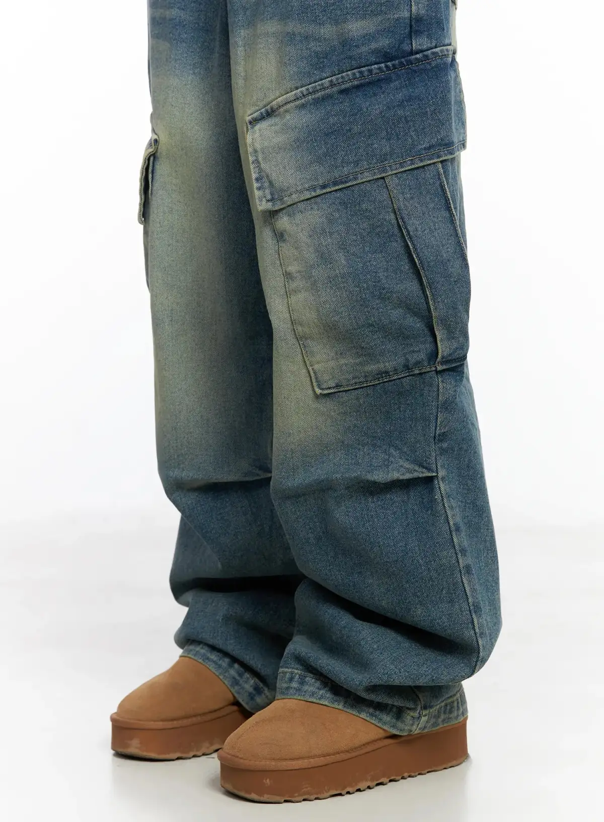 Washed Wide-Leg Cargo Jeans