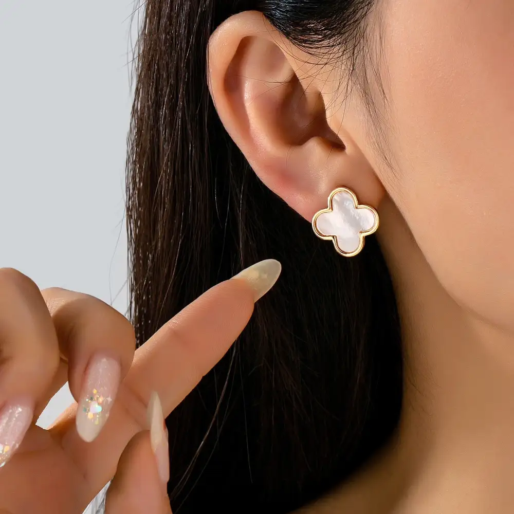 Mother Of Pearl Clover Stud