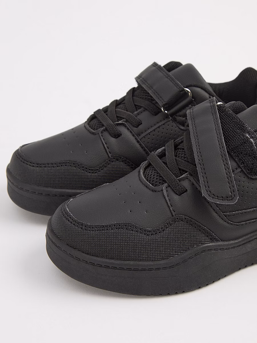 Black Single Strap Skate Trainer detail 2
