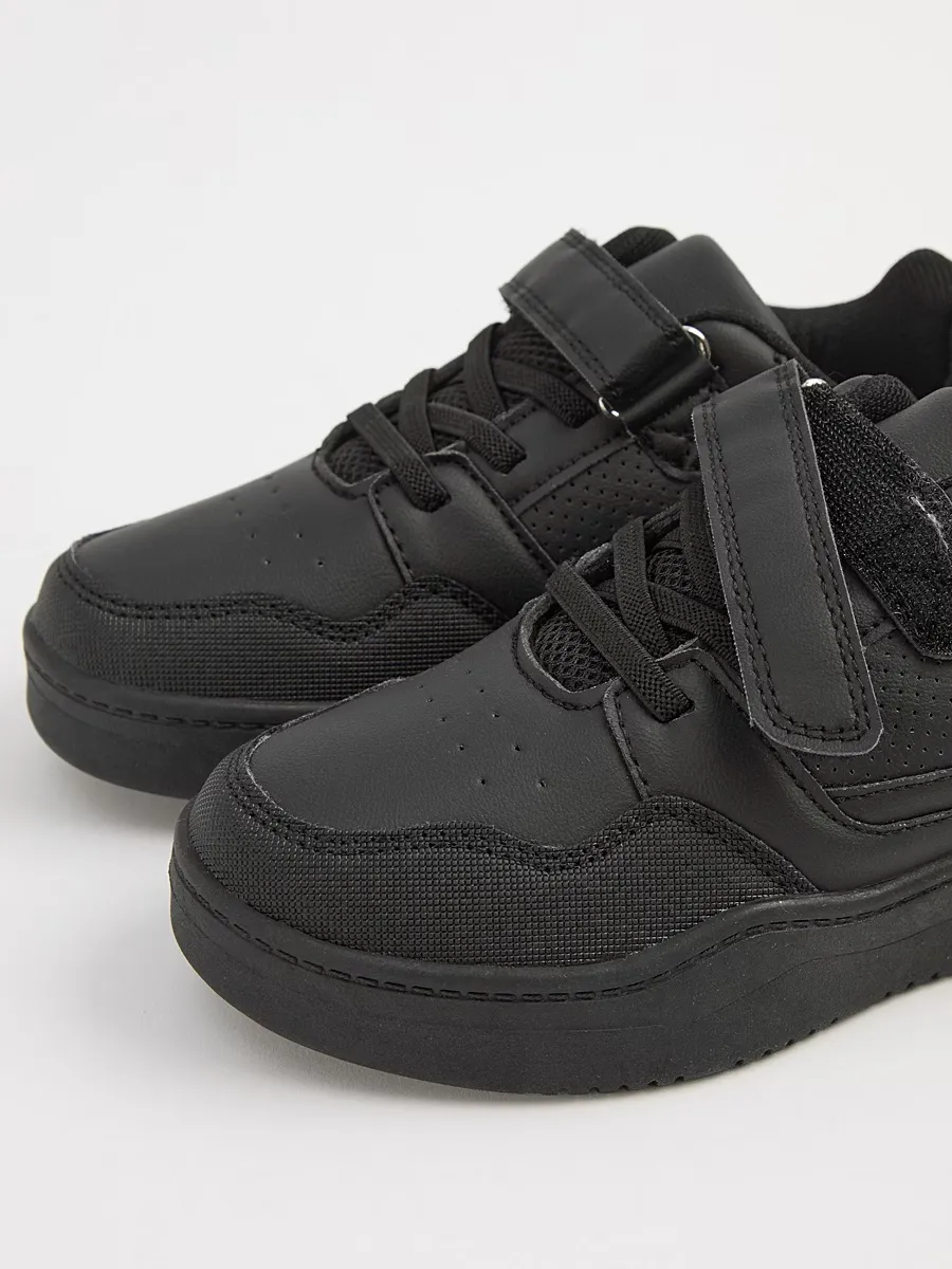 Black Single Strap Skate Trainer