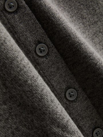 7-15yrs | Button-Up Cardigan detail 2