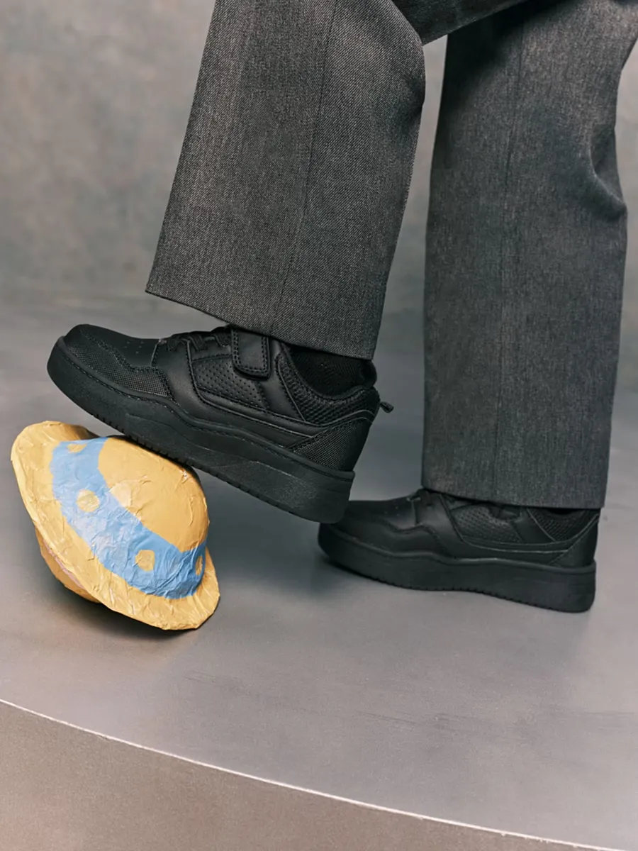 Black Single Strap Skate Trainer