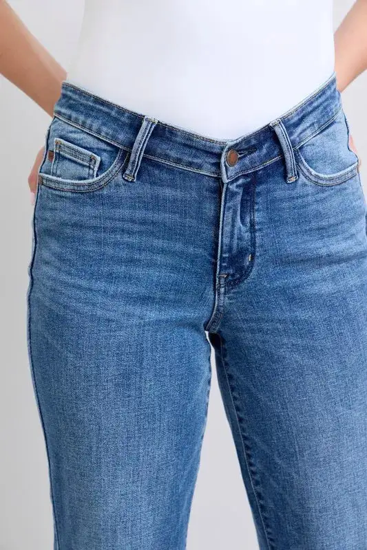 High-Waist Relaxed Vintage-Wash Pocketed Straight Leg Jeans