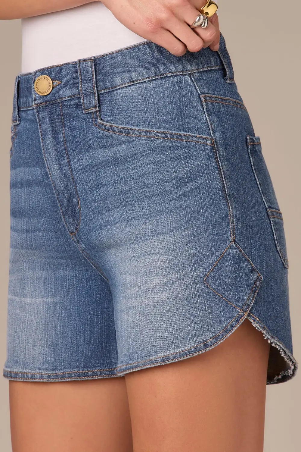 Dolphin Shorts Whiskering
