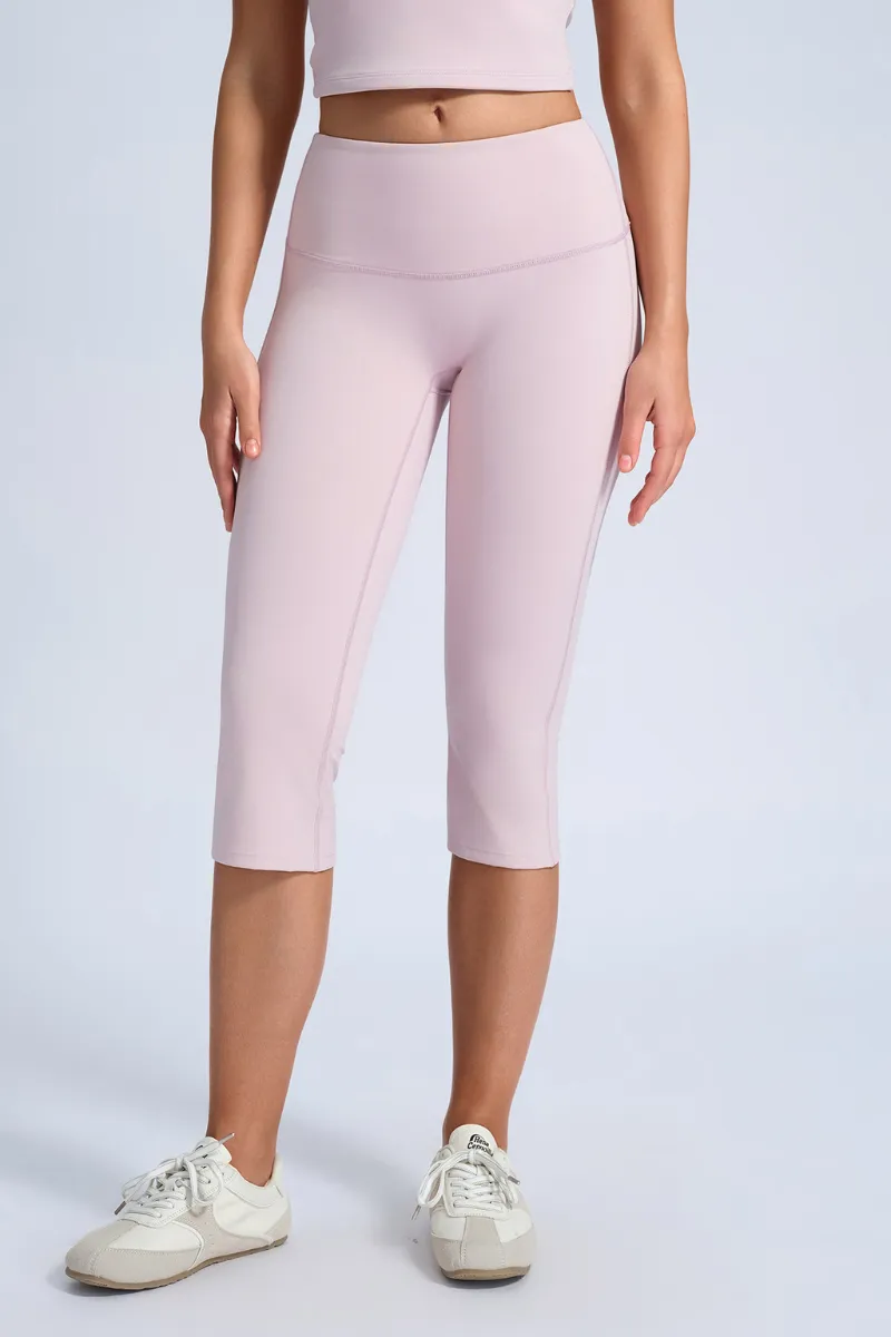 Sculpting Slim-Fit Capri Leggings