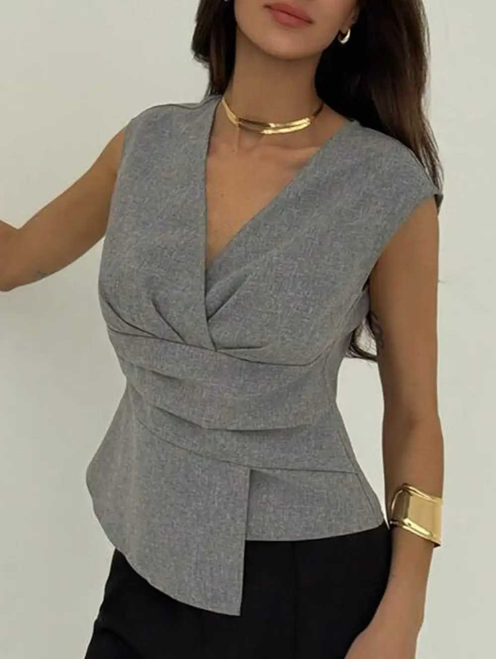 Sleeveless Fitted Waist Pullover Top