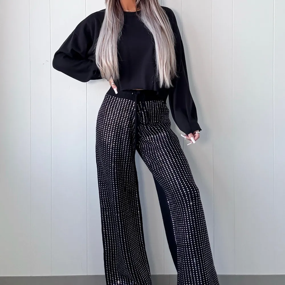 Refined Classic Cropped Sweatshirt