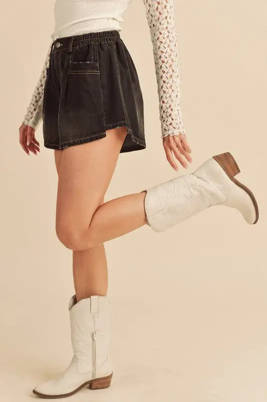 Aemi + Co Frayed Hem Elastic Waist Shorts